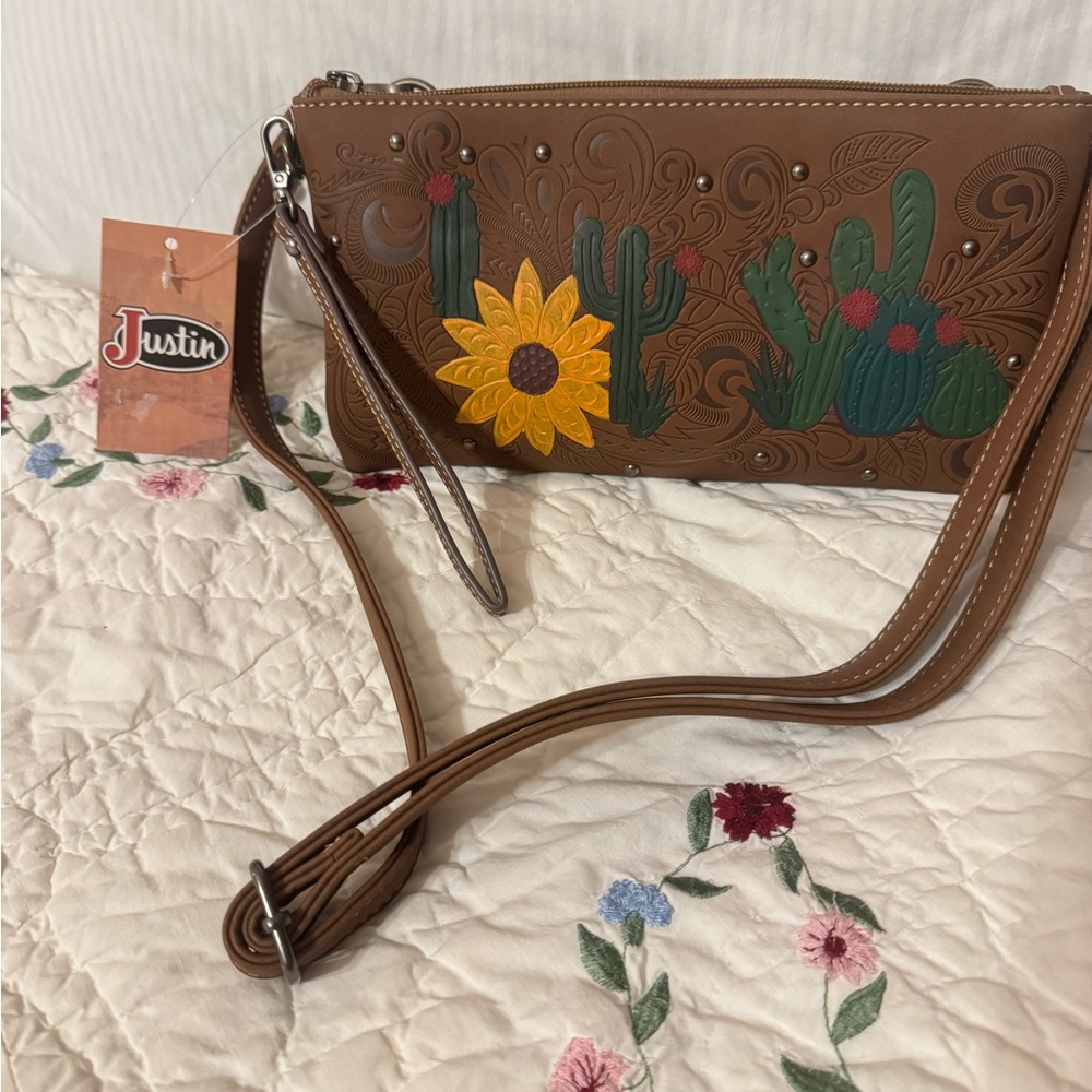 Justin Boots Brown Floral Embossed Crossbody/Wristlet NWT😊😊